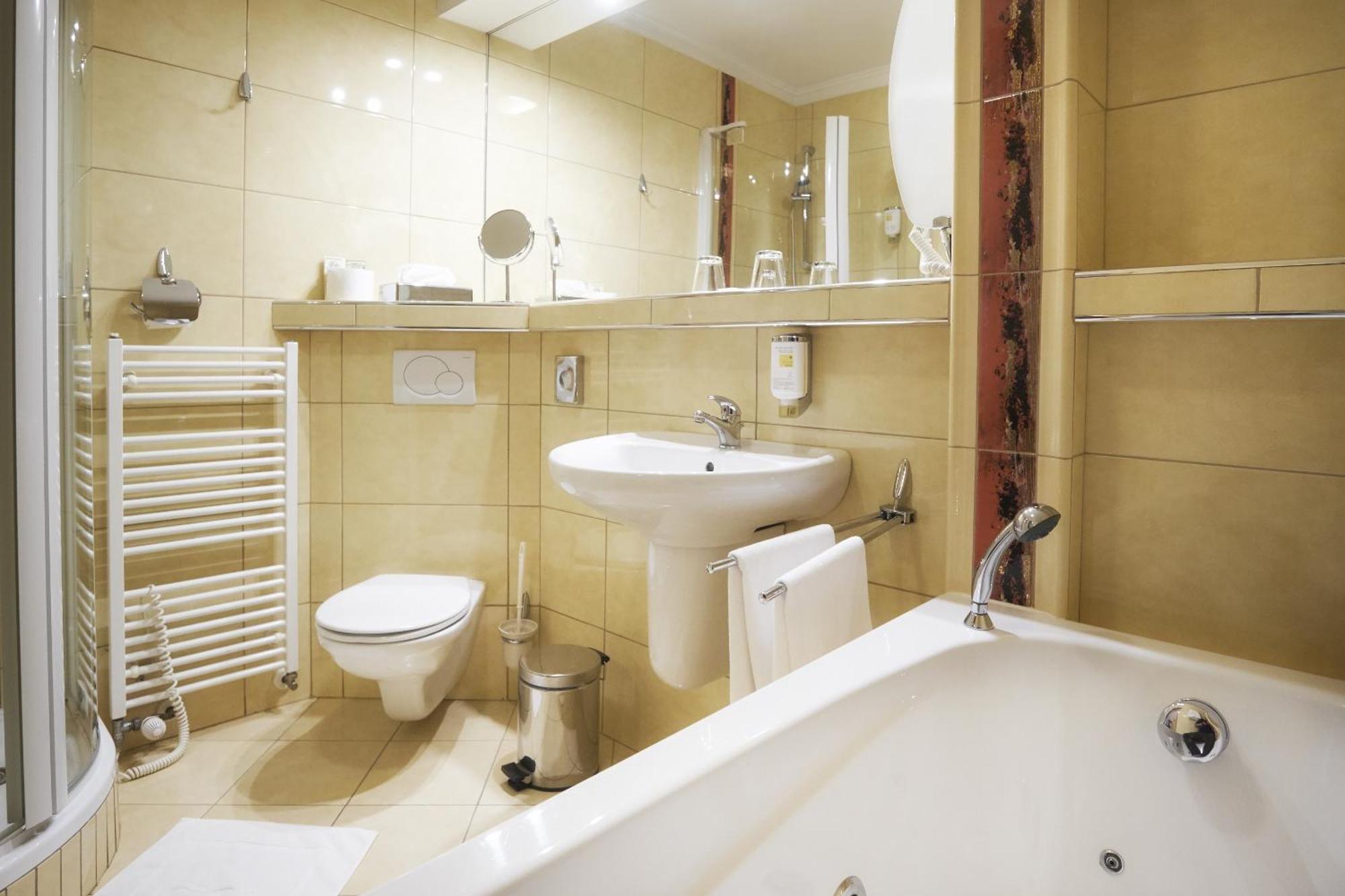 Hotel Eroplan Rožnov pod Radhoštěm Eksteriør bilde