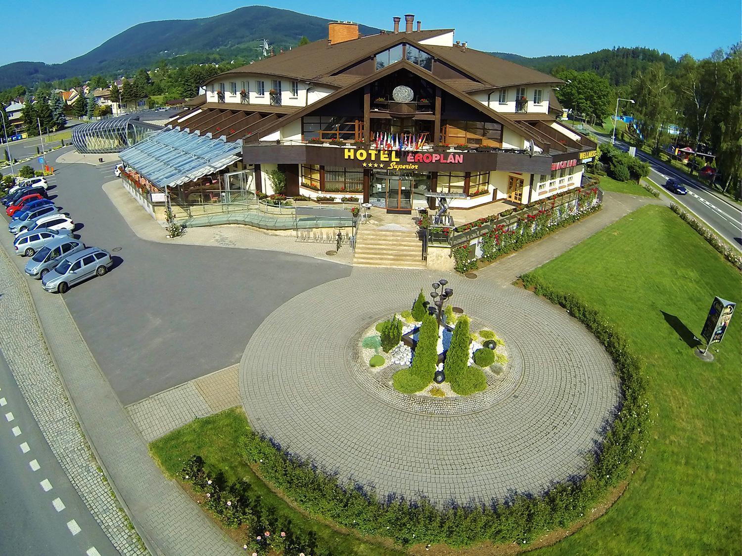 Hotel Eroplan Rožnov pod Radhoštěm Eksteriør bilde