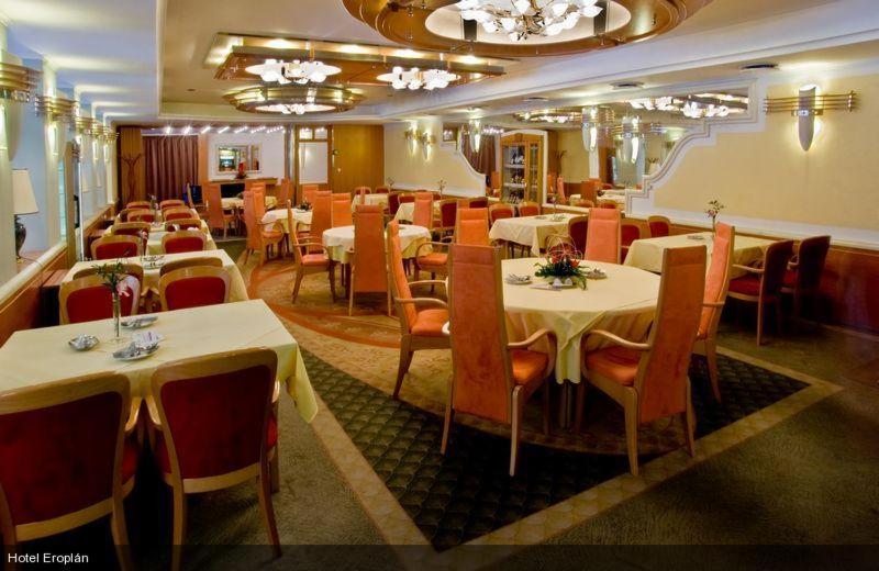 Hotel Eroplan Rožnov pod Radhoštěm Eksteriør bilde