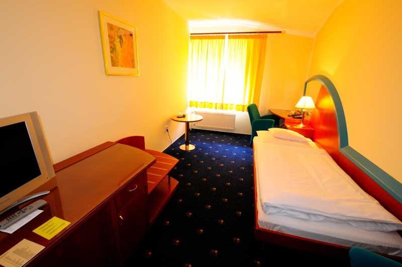 Hotel Eroplan Rožnov pod Radhoštěm Eksteriør bilde